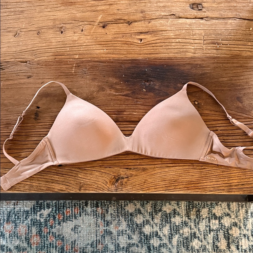 Skims Wireless Form T-Shirt Bra